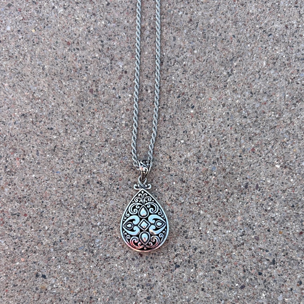Elegant Silver Teardrop Pendant Necklace